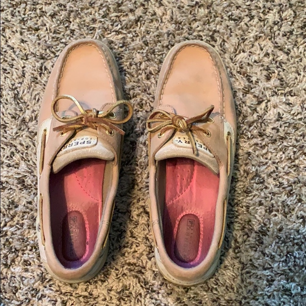 Woman’s sperrys